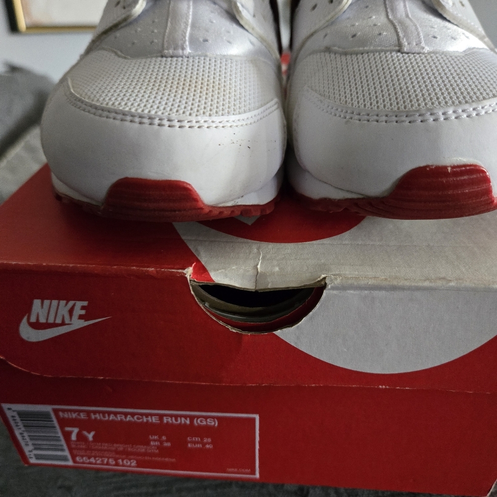 Nike Huarache Run White and Red Sneakers